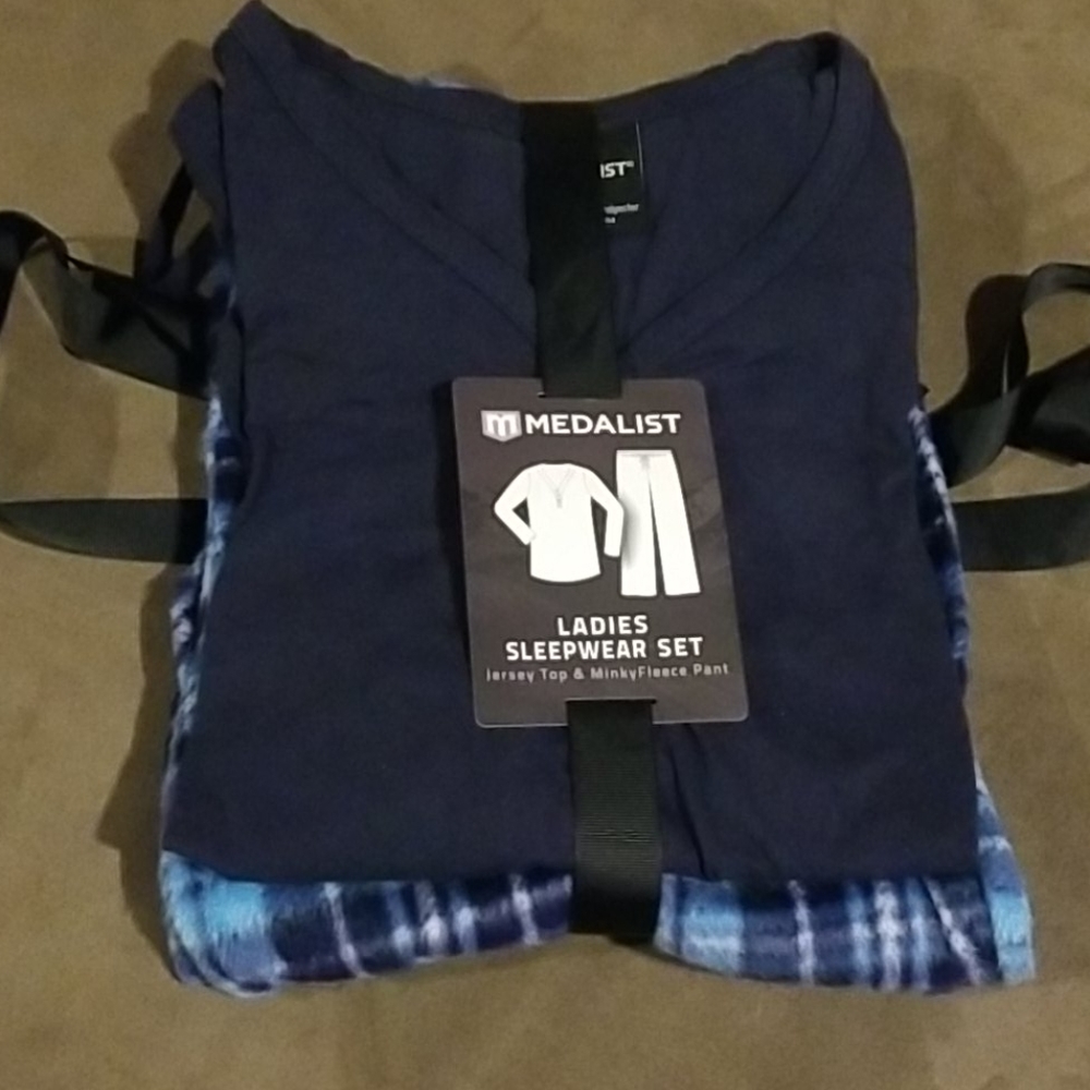 Ladies Sleepware Set size Small